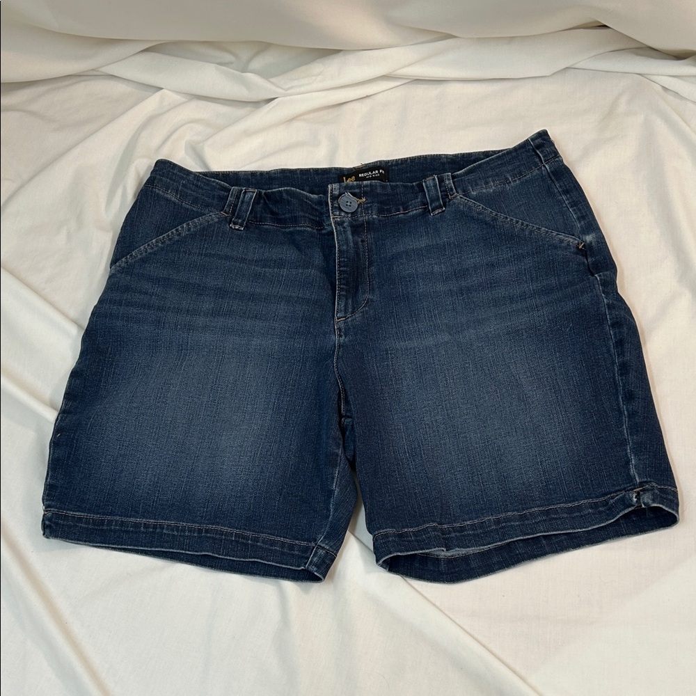 Lee Regular Fit Mid Rise Dark Blue Jean Shorts Size 16